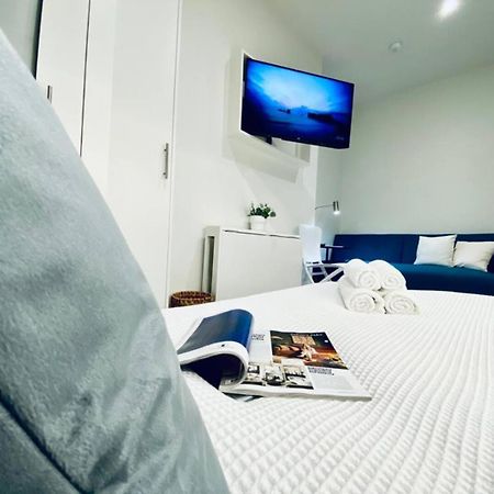 Apt 08 Beachside Beauty Central Studio Steps From Cafes برايتون المظهر الخارجي الصورة