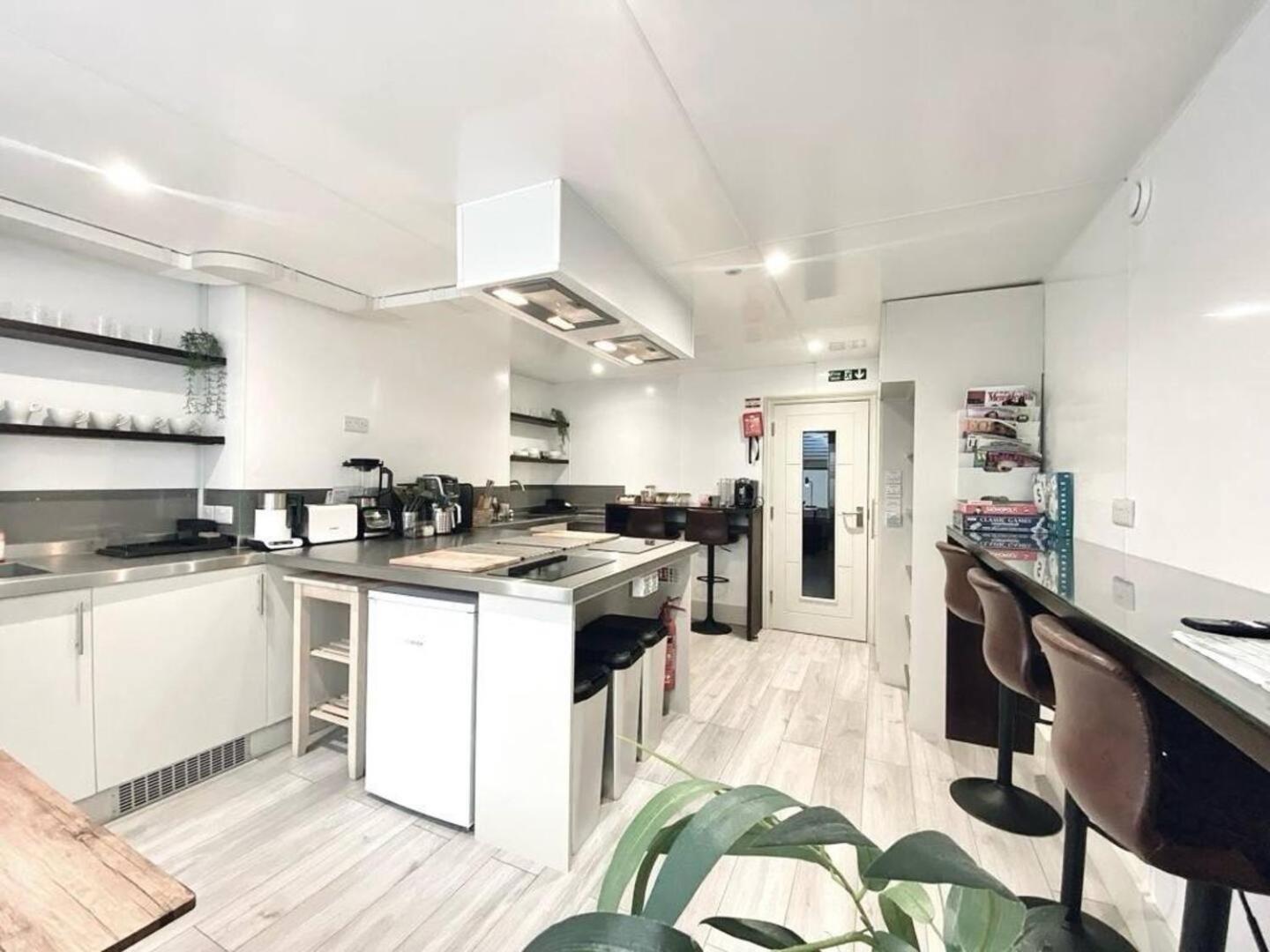 Apt 08 Beachside Beauty Central Studio Steps From Cafes برايتون المظهر الخارجي الصورة